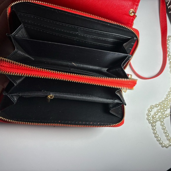 🖤NWOT Red Crossbody Purse with card holder pockets - Picture 3 of 5